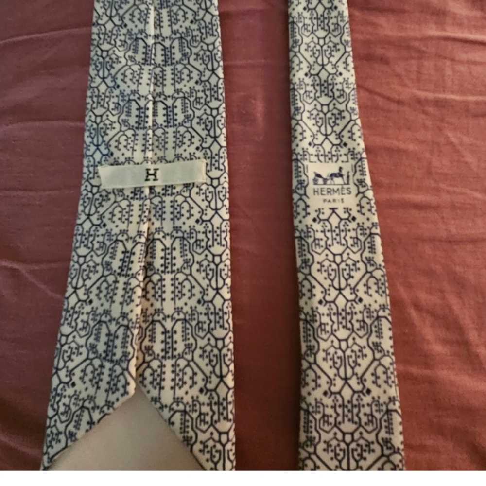HERMÈS Men’s Silk Tie – Blue, Lion Motif, Made in France H174